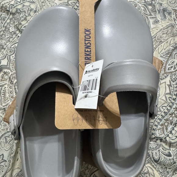 Sandals_&_Flip_Flops